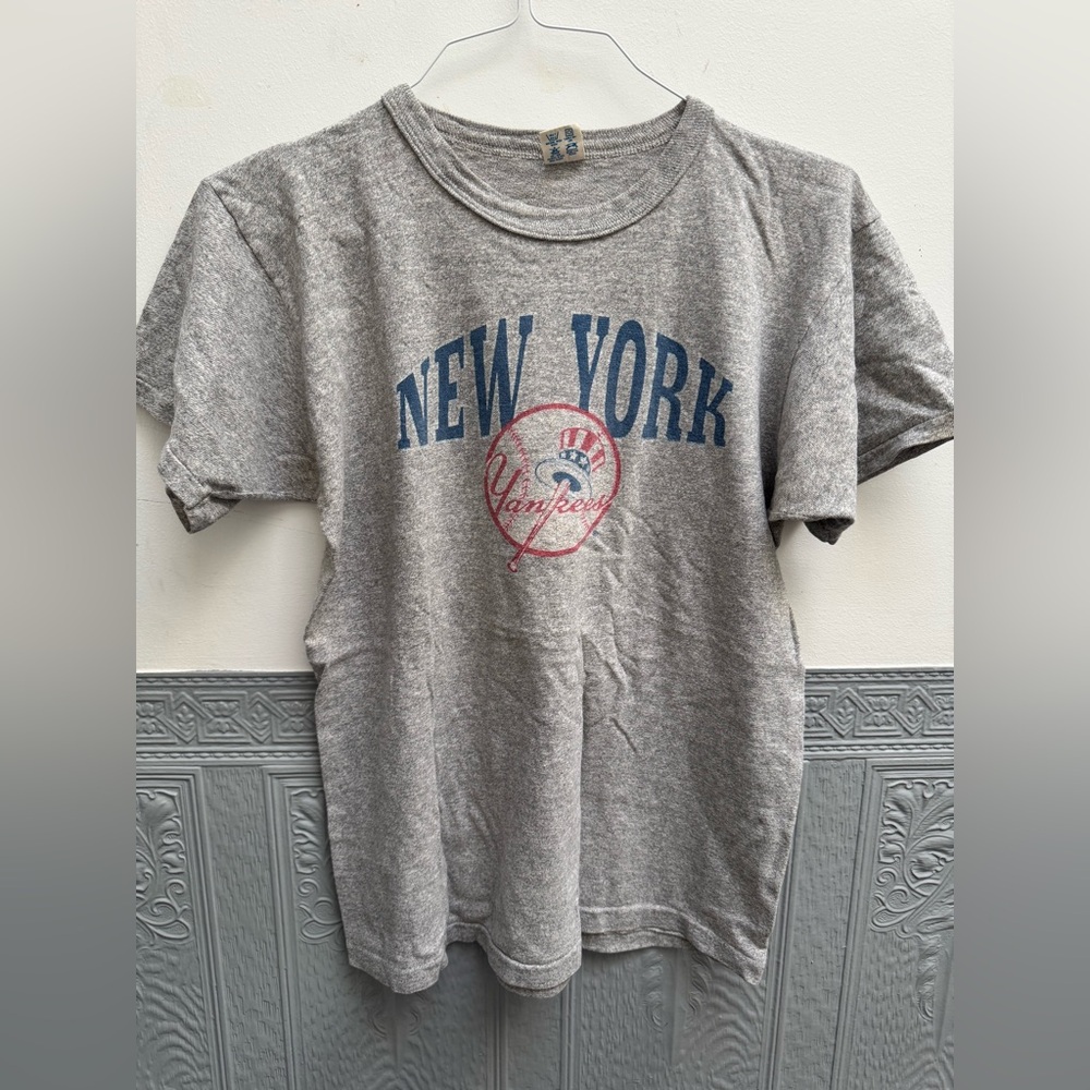 Vintage New York Yankees T-Shirt 80s MLB Graphic Tee Grey Retro Baseball Shirt